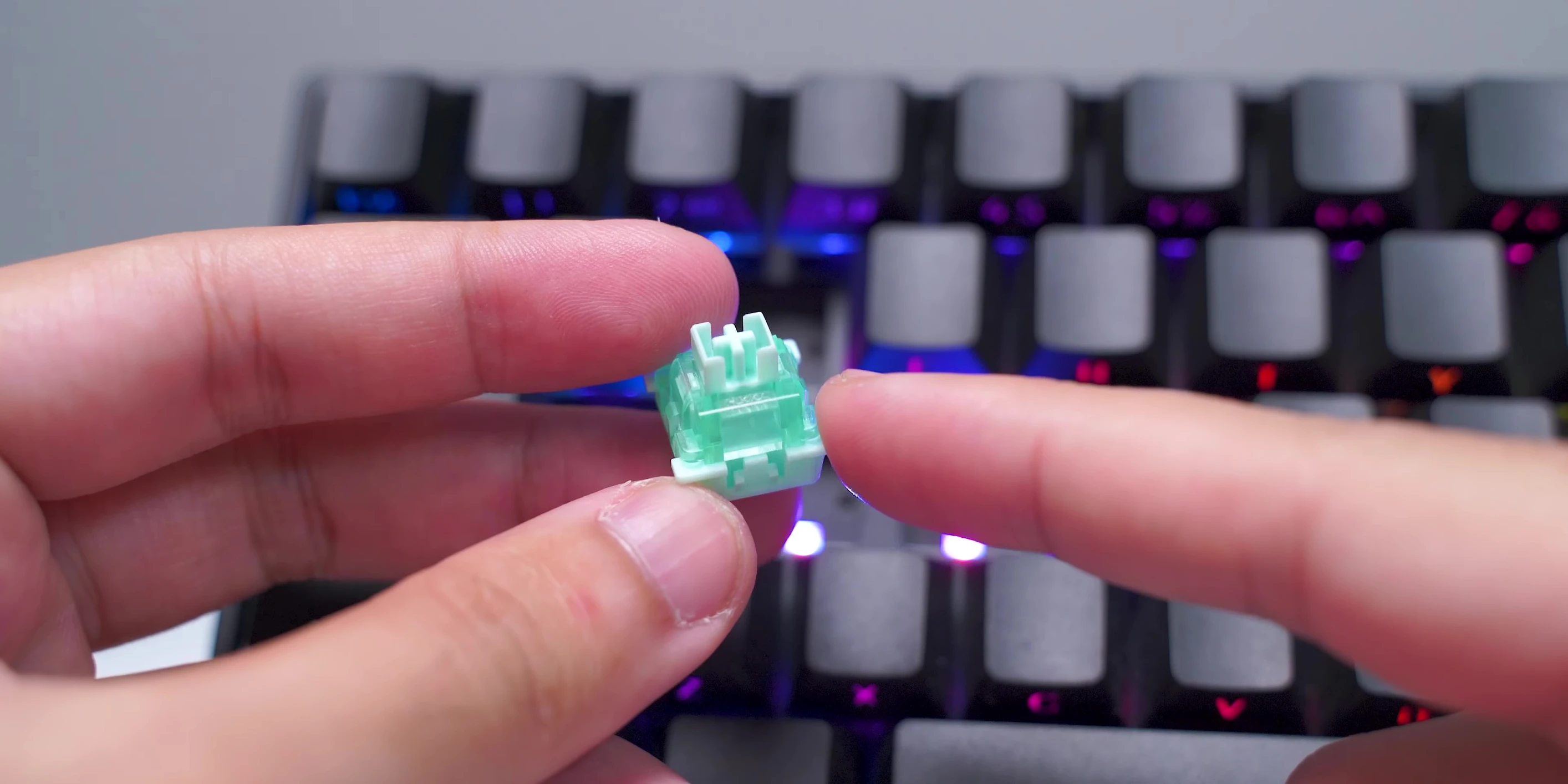 Ảnh cận cảnh switch và mạch điện của FUN60 HE