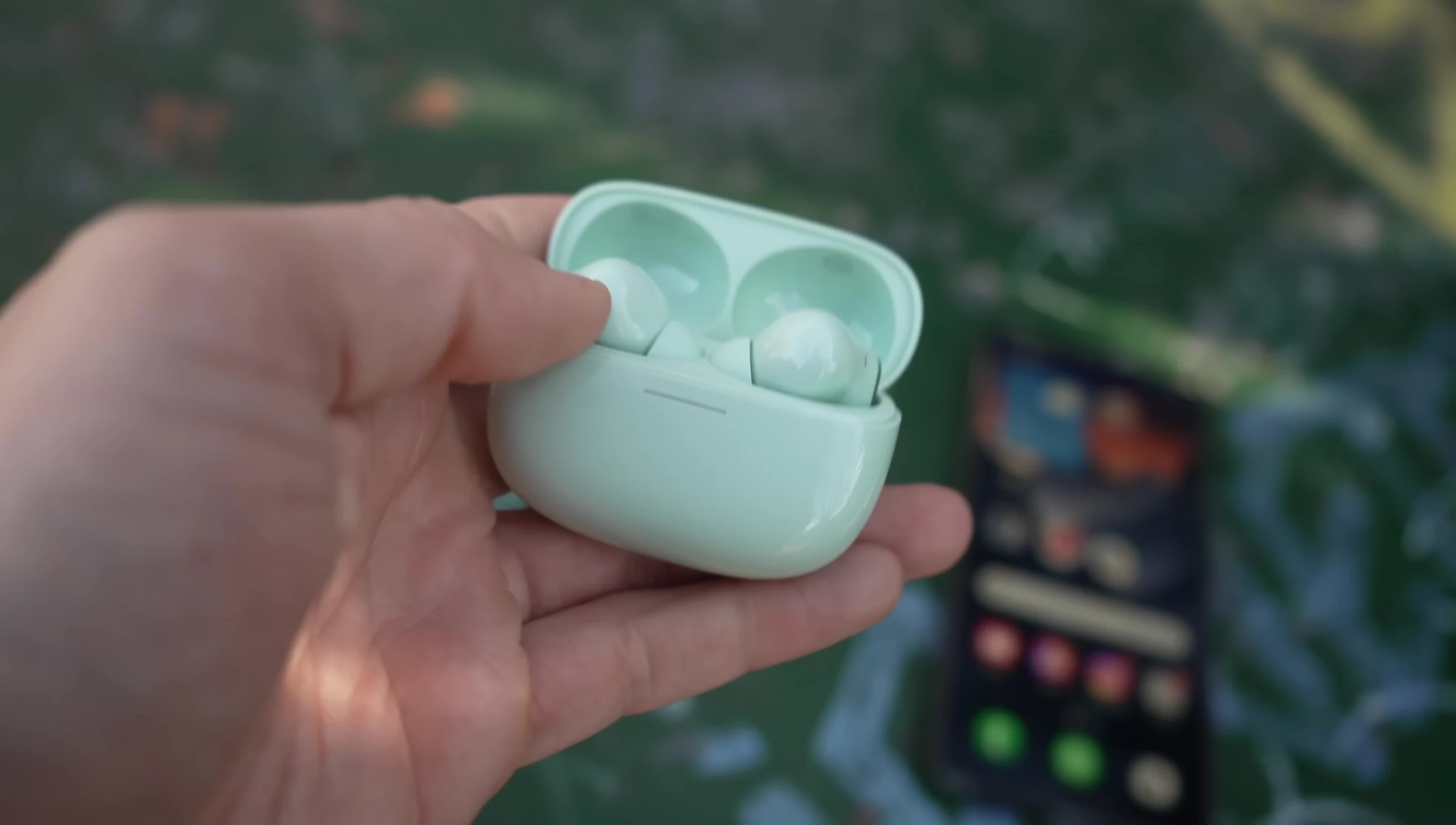 Ảnh chụp hộp sạc không dây của Redmi Buds 6 Pro