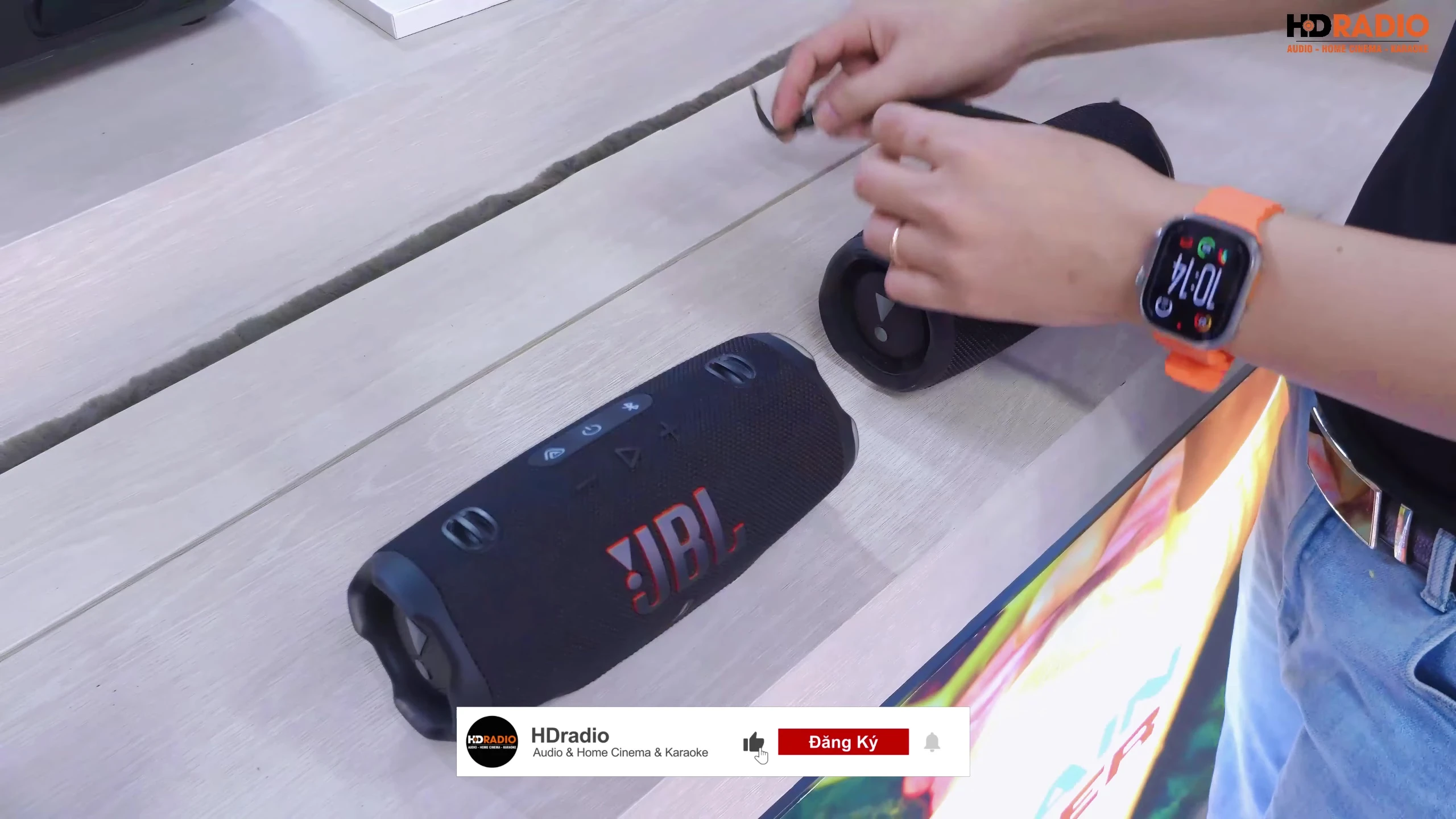 Dây đeo cao su với logo JBL