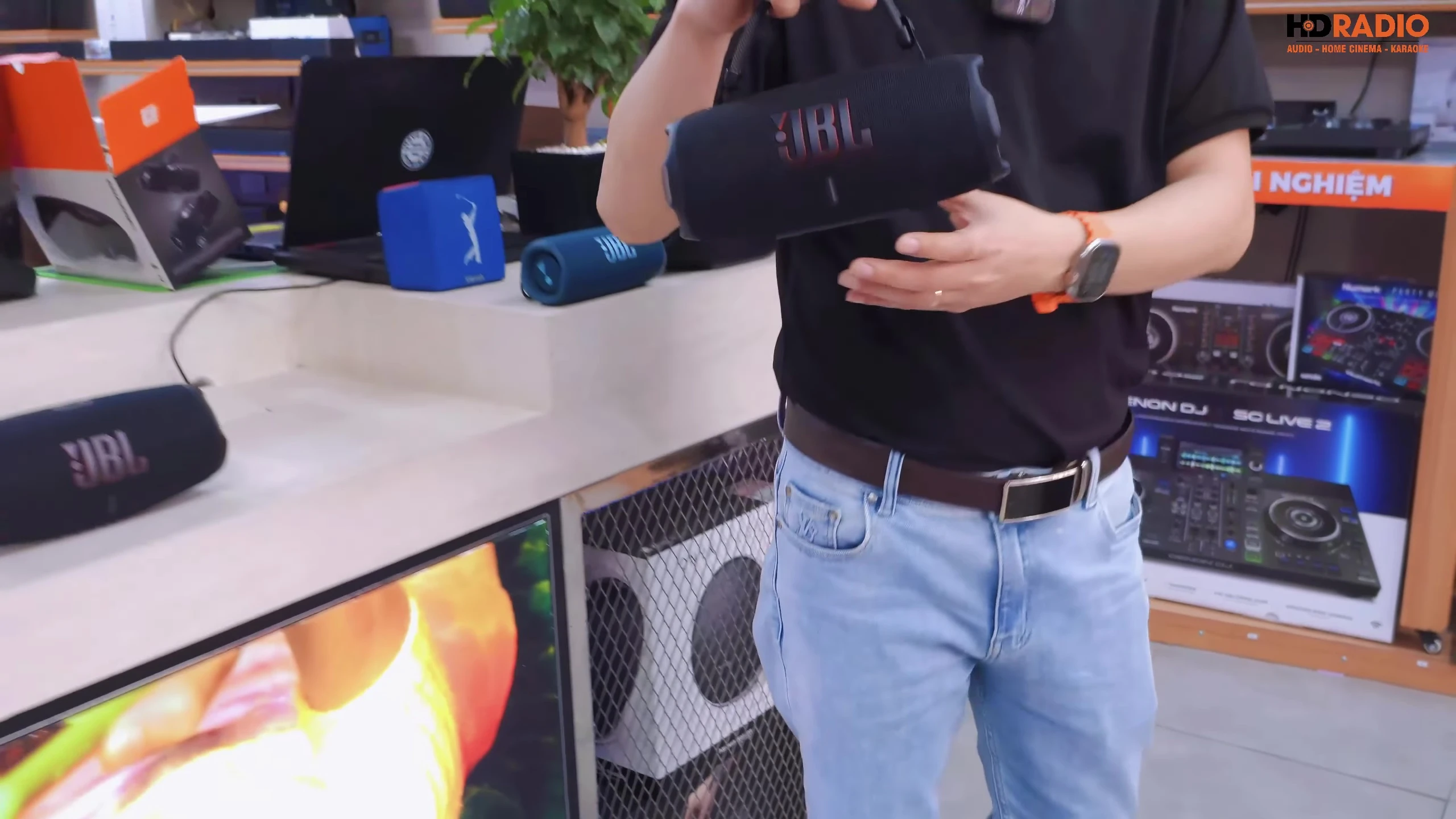 Dây đeo trên JBL Charge 6