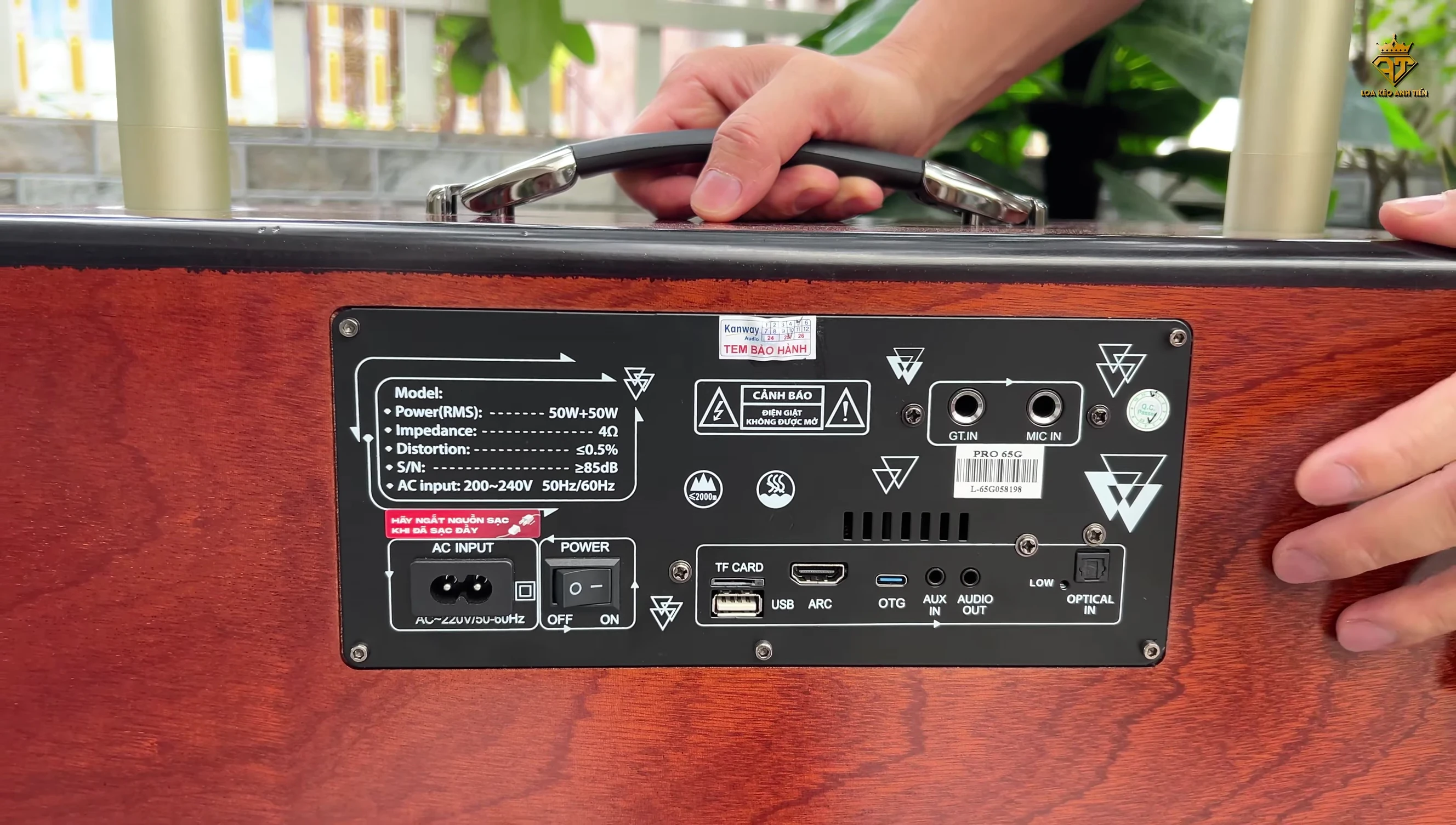 Ảnh minh họa các cổng kết nối khác như Optical, AUX, cổng micro, guitar...