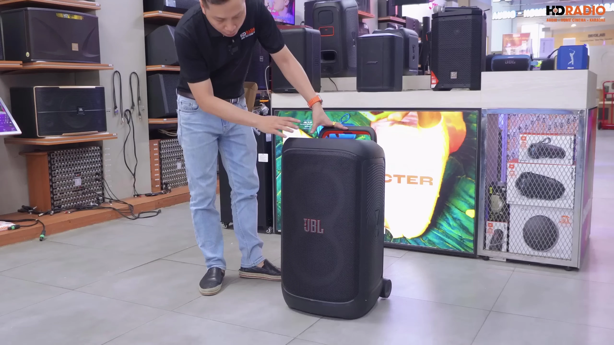 JBL PartyBox 520 bên trong hộp