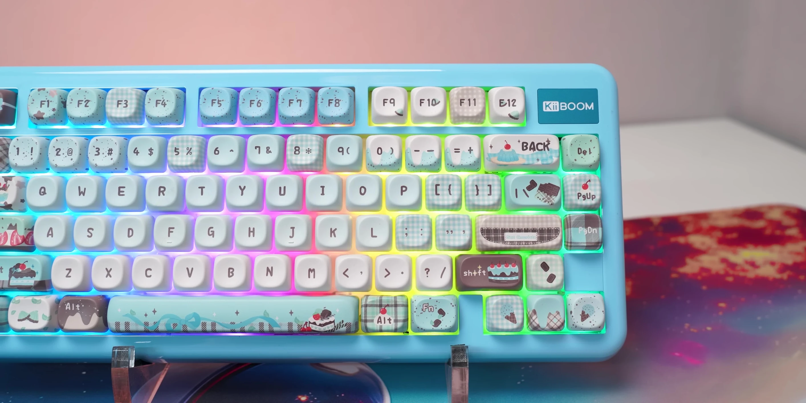 Ảnh hiển thị hiệu ứng đèn LED RGB của bàn phím